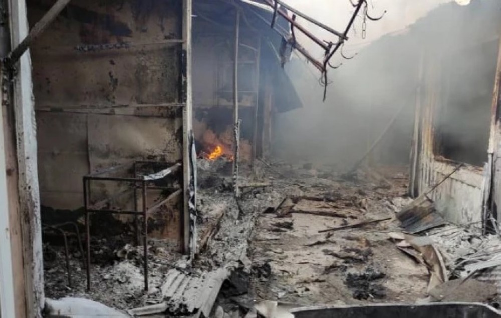 Incendiu DEVASTATOR la o piață de la Rezina. La fața locului au intervenit 6 echipaje de pompieri